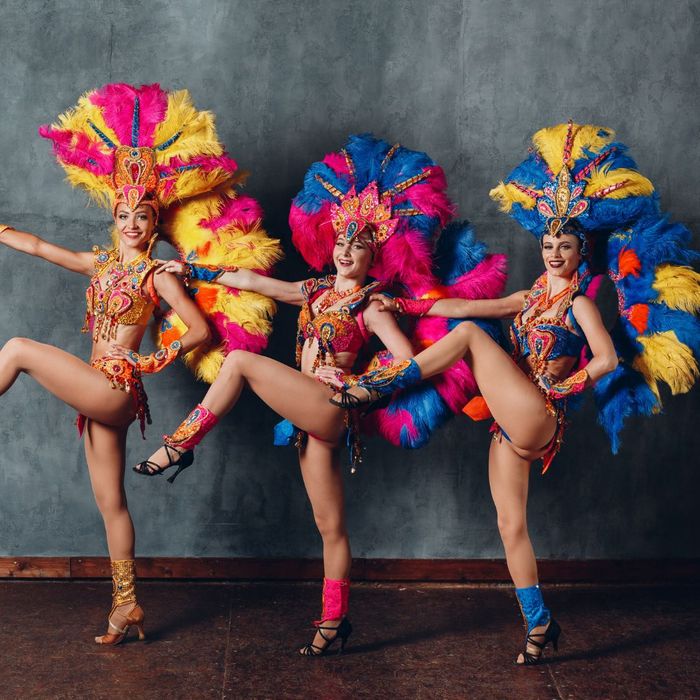 three burlesque dancers